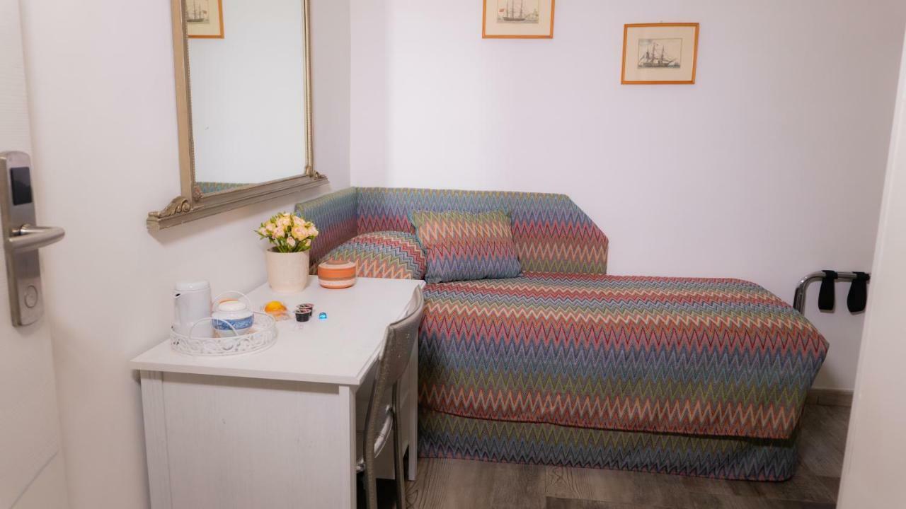 Aleandre Acomodação com café da manhã Foggia Exterior foto